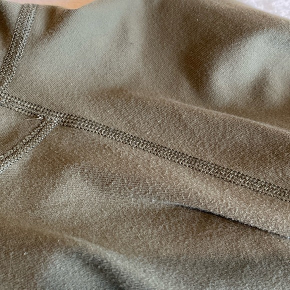 Lululemon SunSalutation Fold Down Waistband. Relaxed Fit. 7/8 Ruched Legs. Sz. 2 - Picture 16 of 16